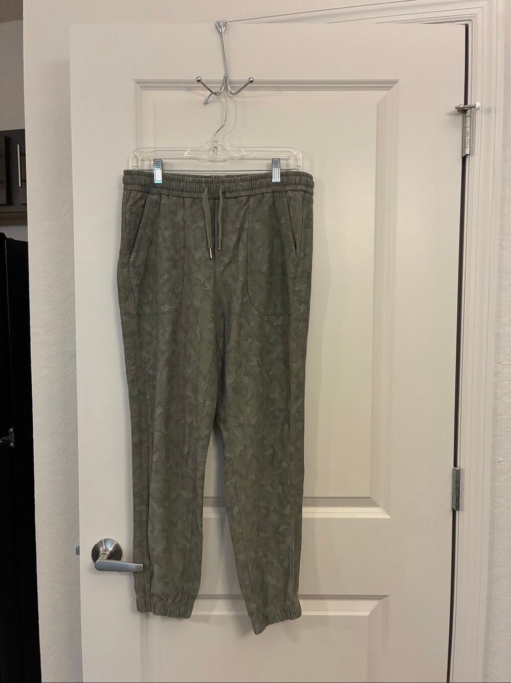 Athletic printed Farallon joggers women’s size 10  - Picture 2 of 7